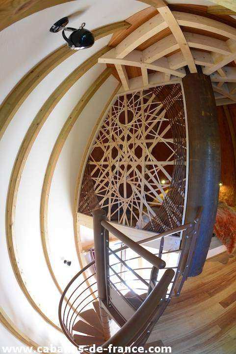 2164 Cabane moderne à Pays de la Loire, avec un escalier en colimaçon et un design unique.