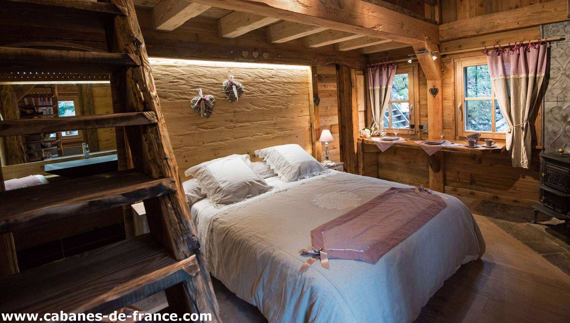 2631 Chalet en bois chaleureux avec lit douillet et fenêtres lumineuses à Grand-Est.