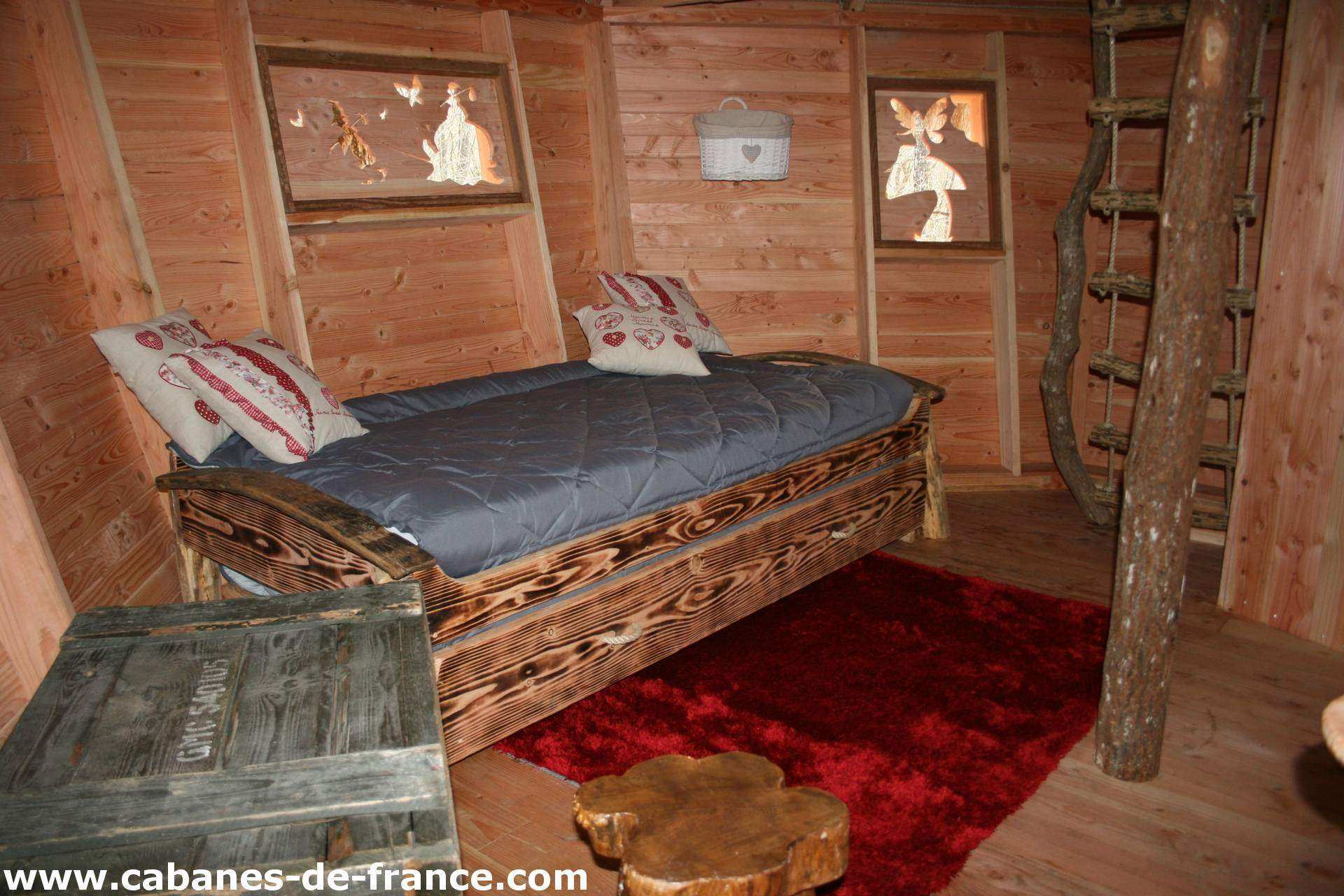 2886 Cabane en bois cosy avec lit douillet et décor chaleureux au Centre.