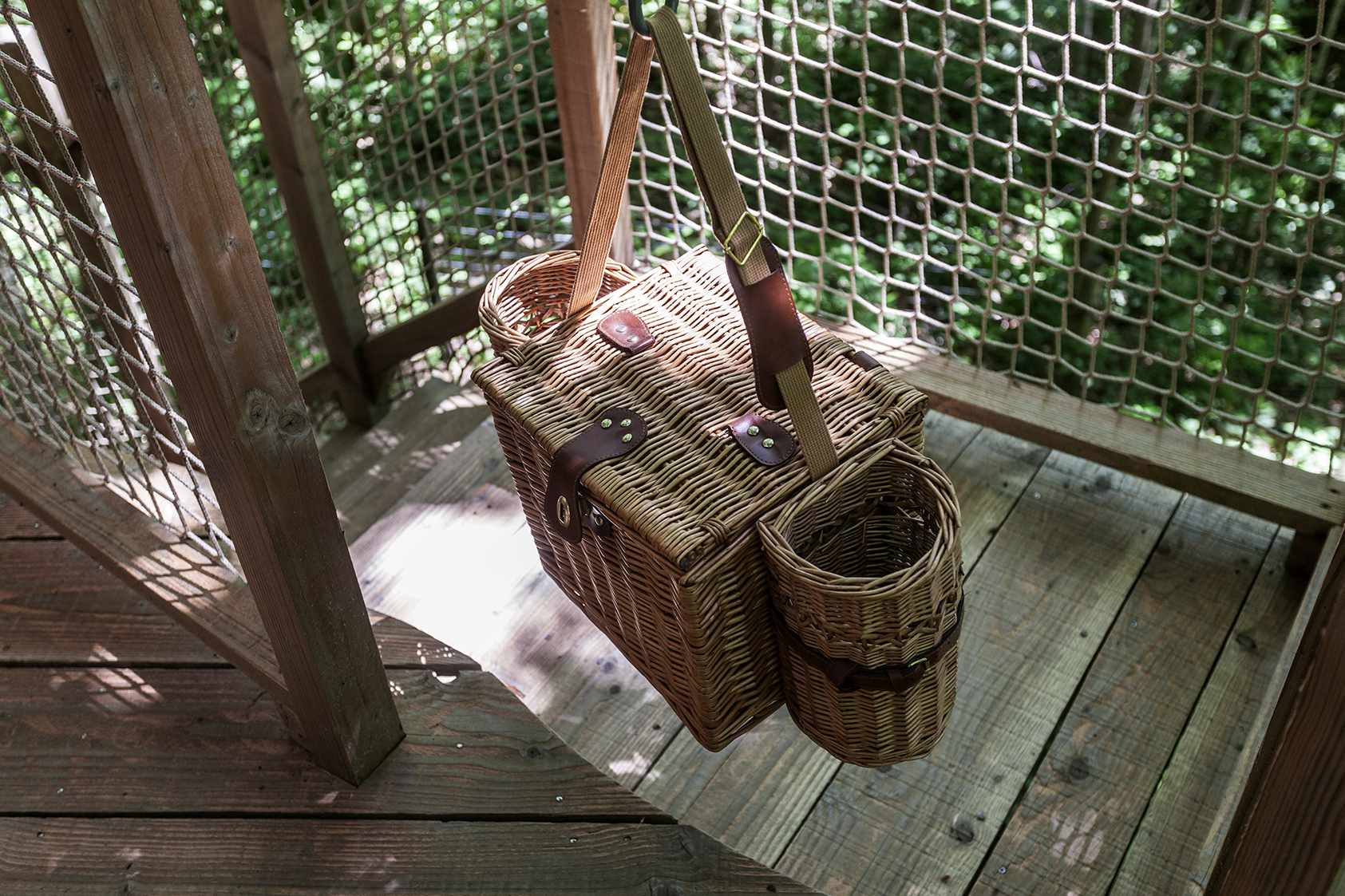 photojp-angei-jp-angei2524 Panier en osier suspendu, hébergement insolite en pleine nature en Auvergne-Rhône-Alpes.