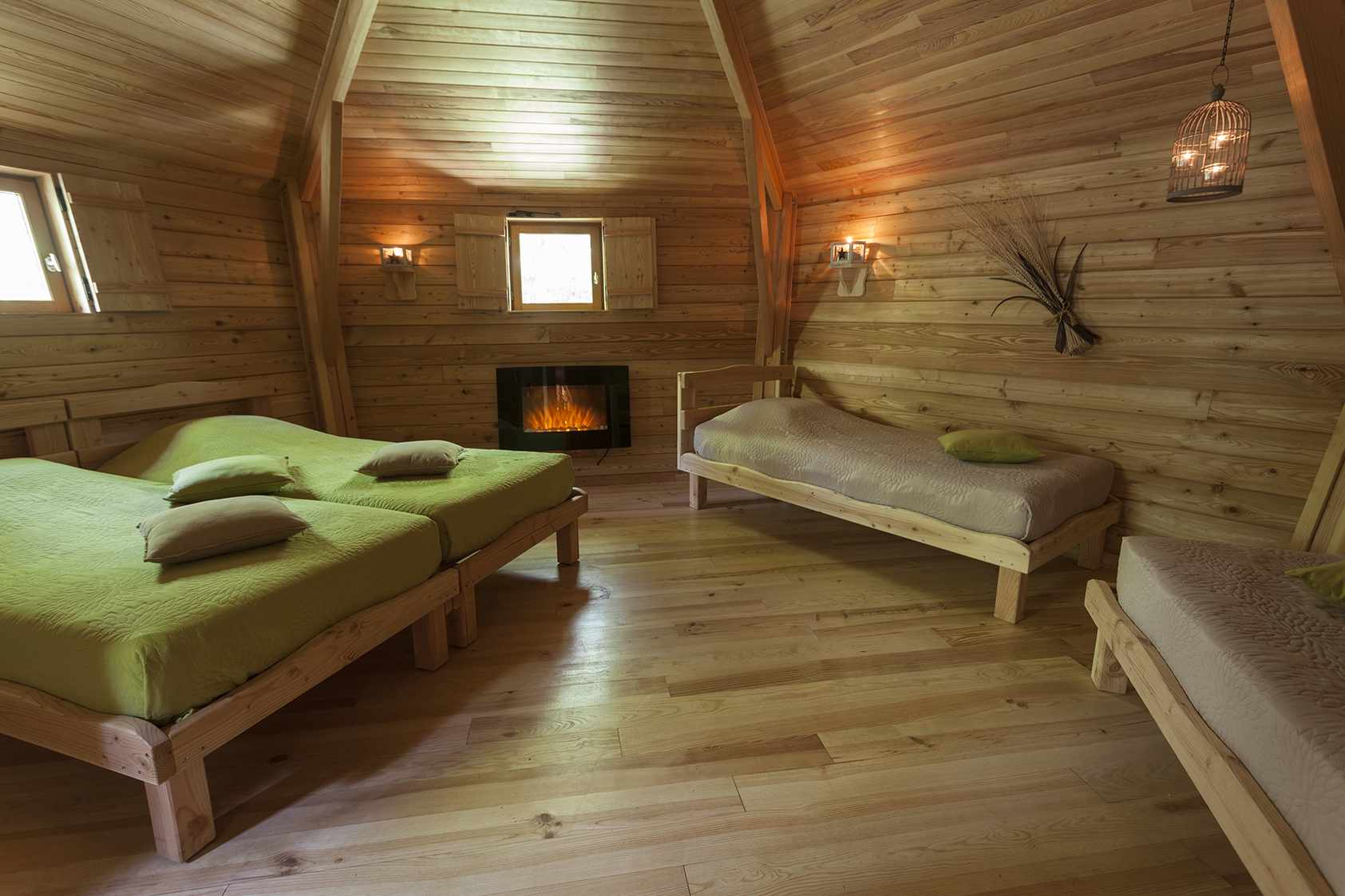 photojp-angei-jp-angei2579 Chalet en bois chaleureux avec lits confortables et ambiance cosy à Auvergne-Rhône-Alpes.