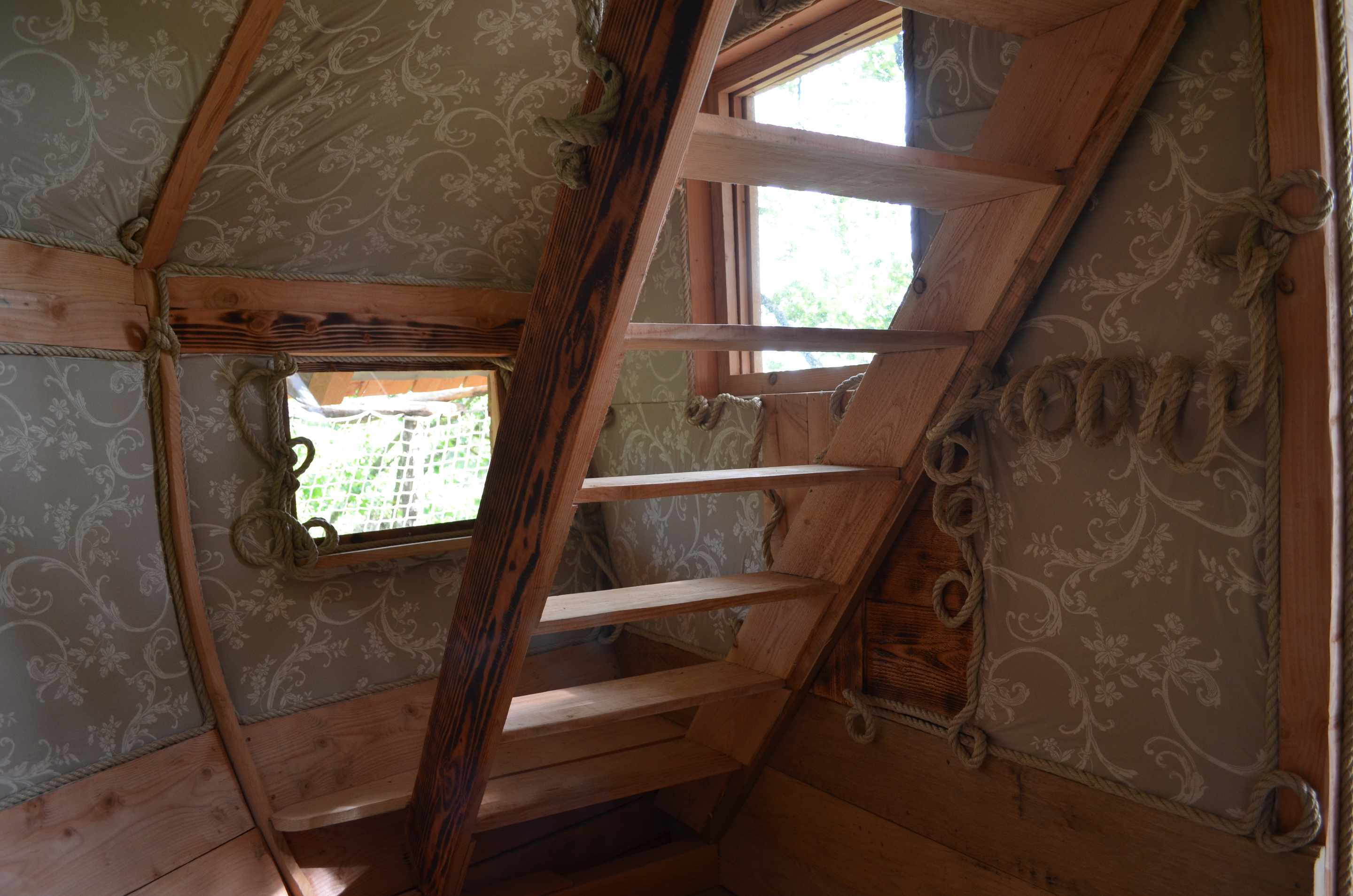 Cabanes dans les arbres- Au Bois d'Emma et Loue