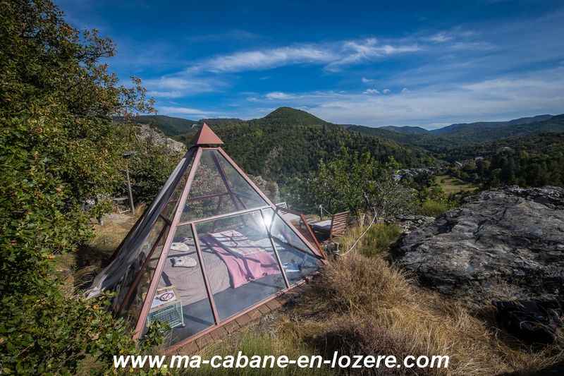 RDR_9622_resultat Cabane en verre avec vue panoramique sur les montagnes du Languedoc-Roussillon.