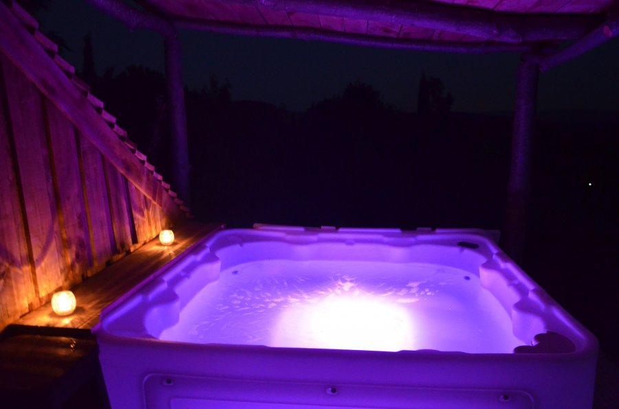 24676-fo-normal___v_c3b19a7df78259633e0116ba5be4158e Hébergement insolite avec jacuzzi lumineux sous les étoiles en Languedoc-Roussillon.