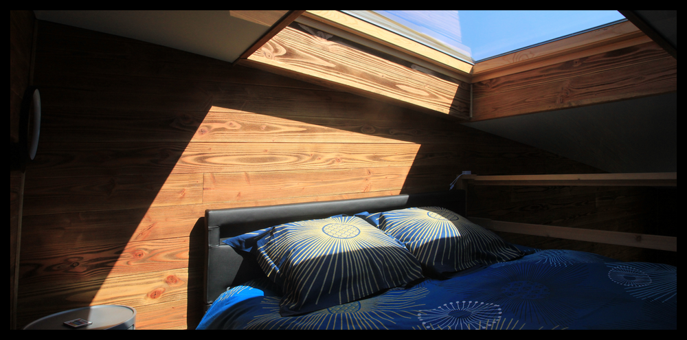 3 Chalet en bois avec lit confortable et lumière naturelle à Midi-Pyrénées.