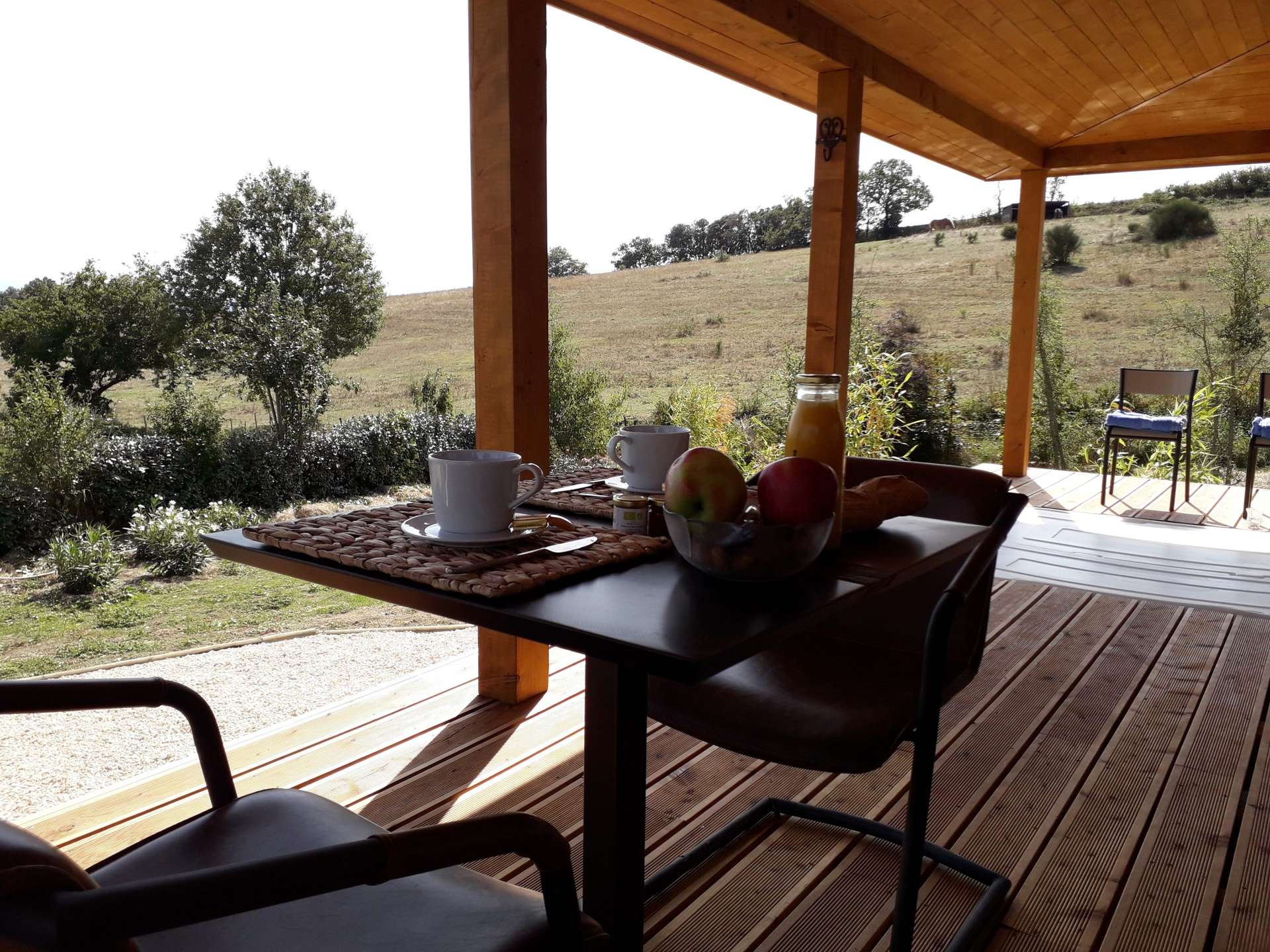 20190914_153017 Hébergement insolite en Languedoc-Roussillon avec terrasse et vue sur la nature.