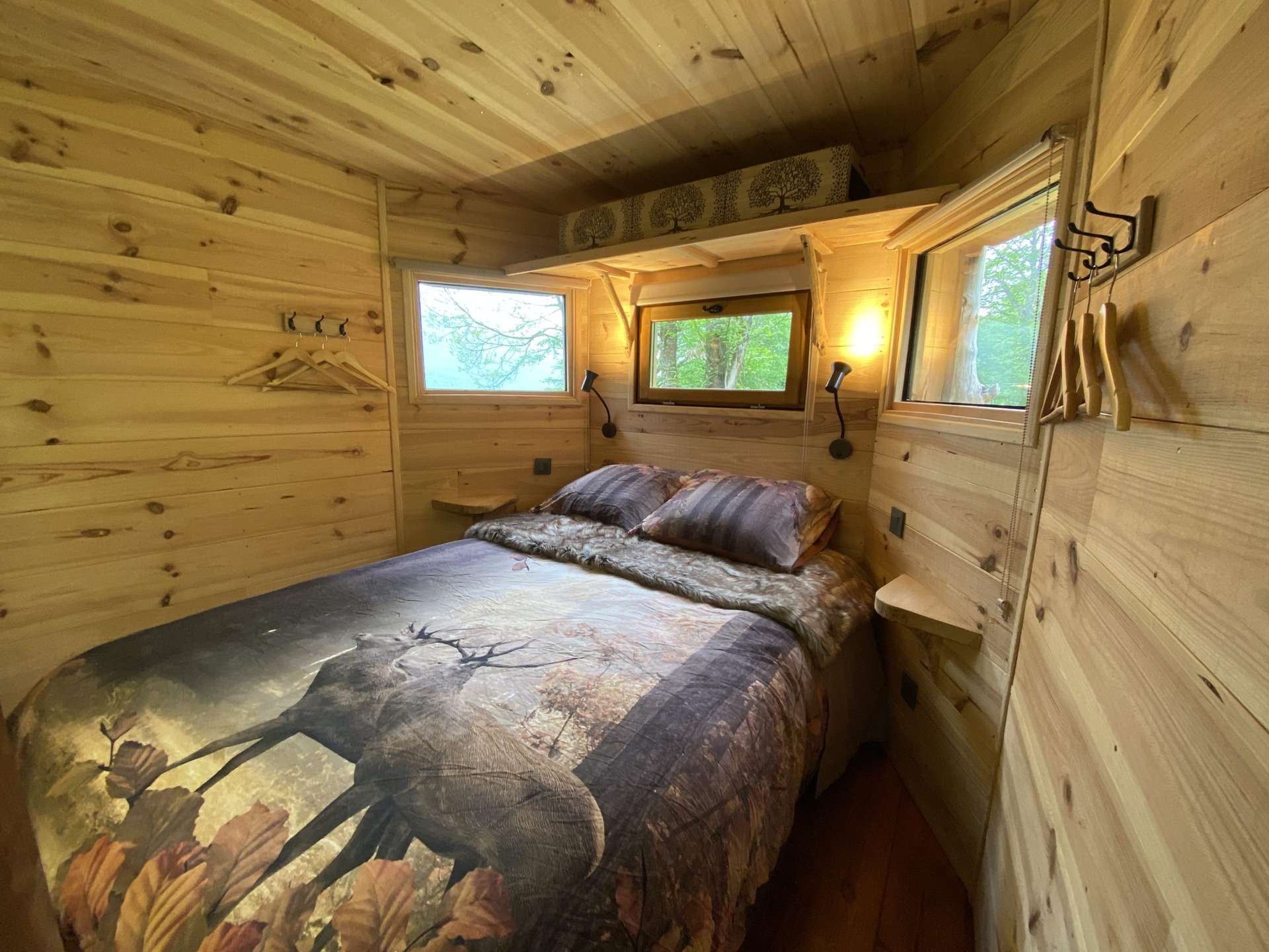 IMG_5673 Cabane en bois à Midi-Pyrénées, lit douillet avec vue sur la nature.