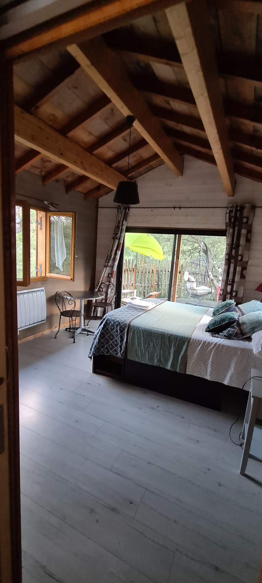 20220828_193205 Chalet en bois en Corse, lumineux avec vue sur la nature et décoration cosy.