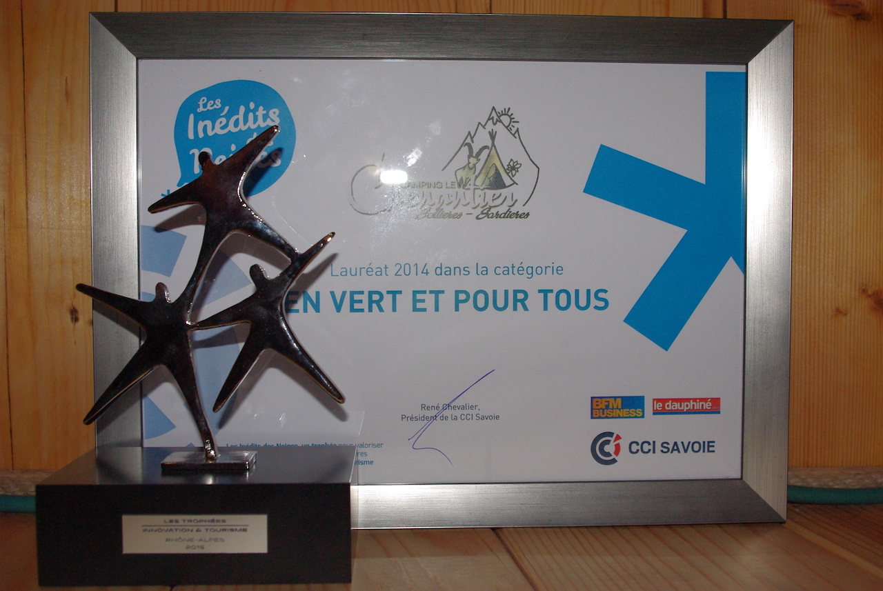 21 Trophées de la Région et de la CCI Hébergement insolite en Auvergne-Rhône-Alpes, décoré dun prix écologique et artistique.