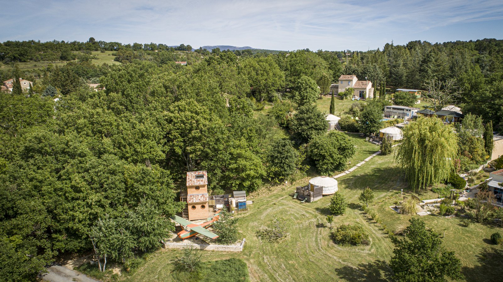 Vue-aerienne-avion-cessna-et-carre-etoiles-dans-le-gard