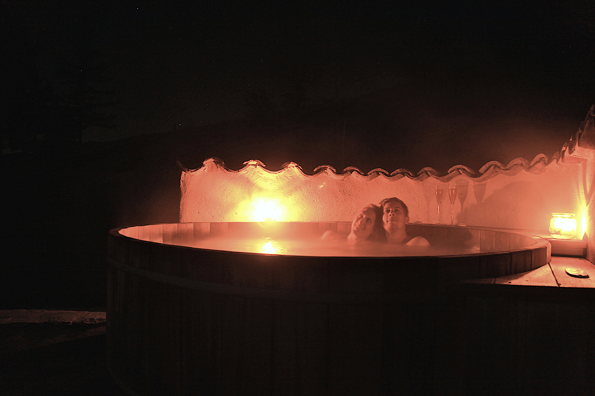 ©TerredesBaronnies-Ecolodges-Spa-Drôme Provençale Hébergement insolite en Provence-Alpes-Côte dAzur avec jacuzzi sous les étoiles.