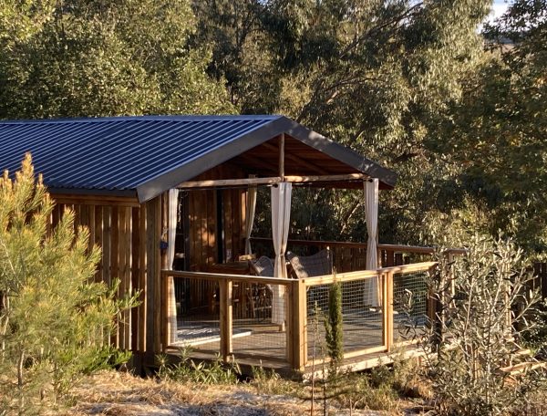 Vue extérieure cabane Dame du Chateau