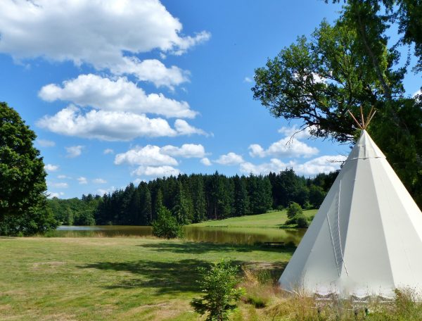 Domaine-du-Balbuzard-Tipi