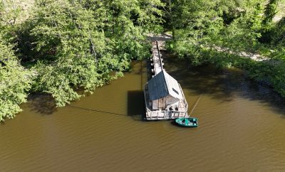 Cabane flottante Libellule – Domaine de la Dombes