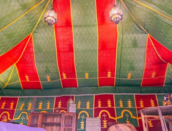 Au-Bonheur-Nomade-Interieur-Tente-Caidale-Marocaine-2-10m