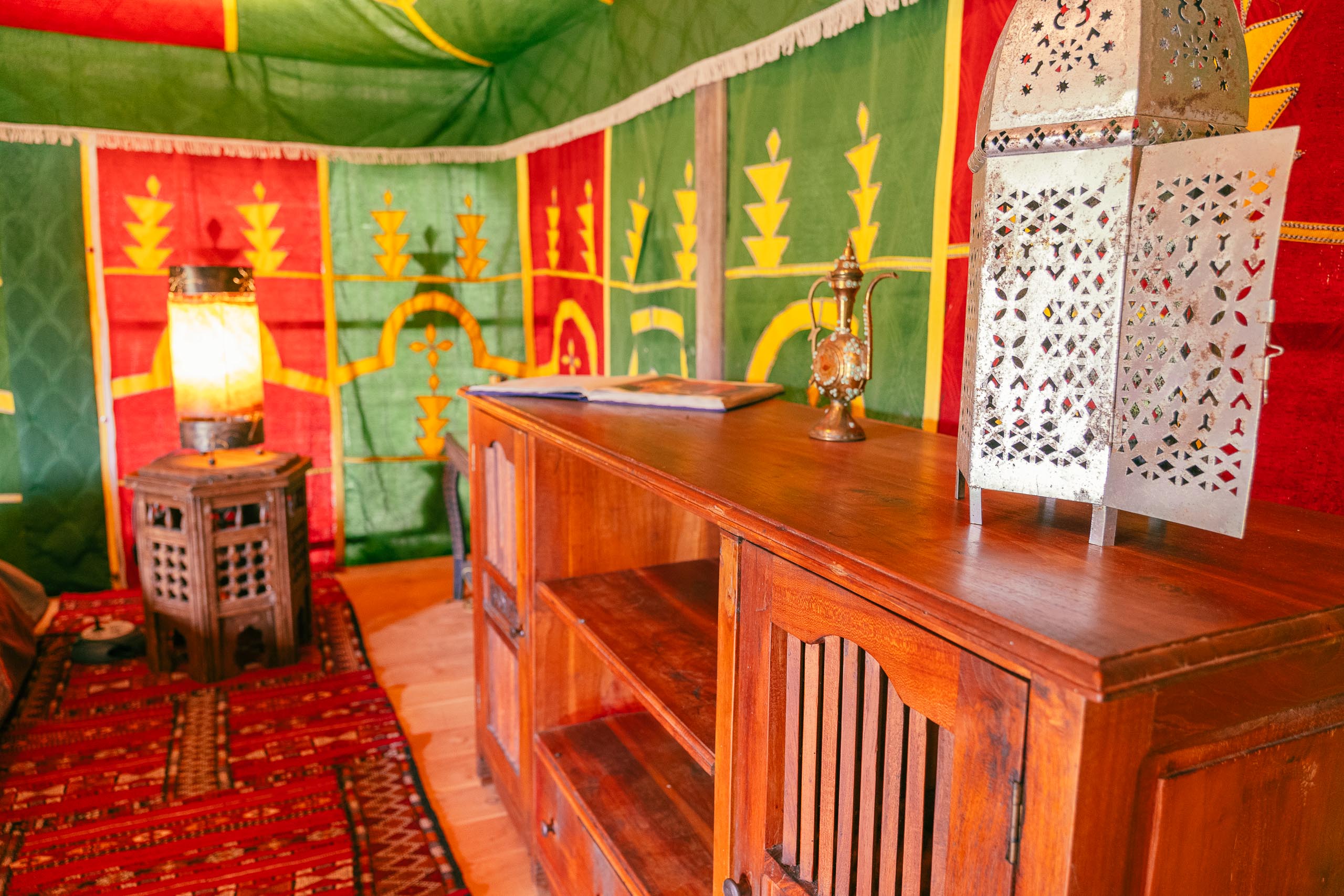 Au-Bonheur-Nomade-Interieur-Tente-Caidale-Marocaine-3-10m