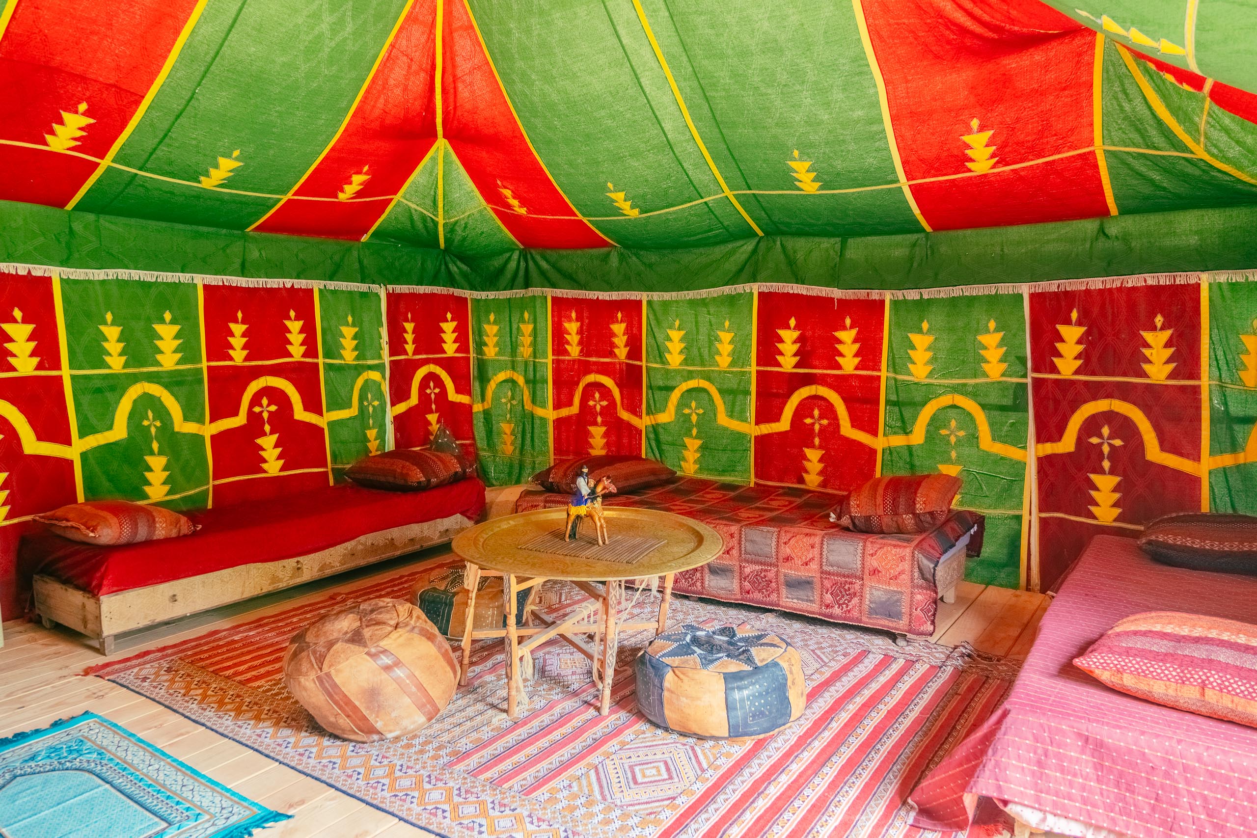 Au-Bonheur-Nomade-Interieur-Tente-Caidale-Marocaine-5-10m