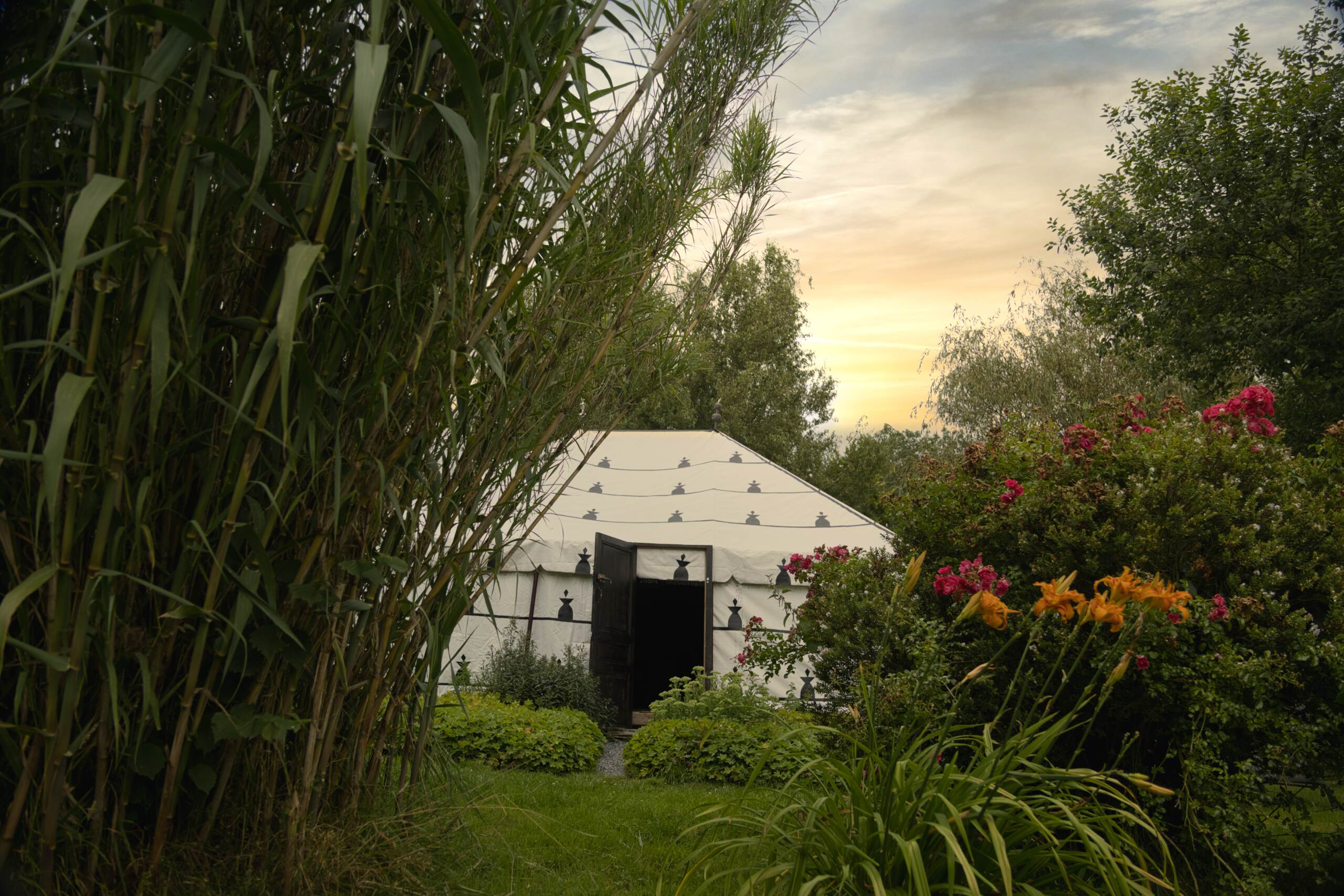 Au-Bonheur-Nomade-Tente-Caidale-Exterieur-1-mini