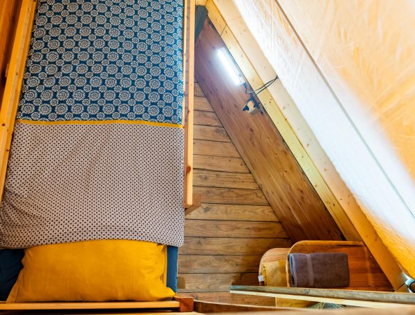 Au-Bonheur-Nomade-Tipi-Trappeur-Interieur-Chambre-enfants-2-10m
