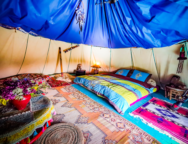 Au-Bonheur-Nomade-Tipi-indien-interieur
