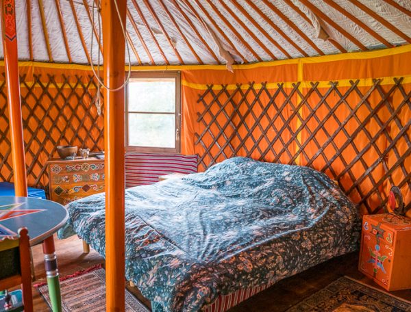 Au-Bonheur-Nomade-Yourte-Orange-Interieur-1