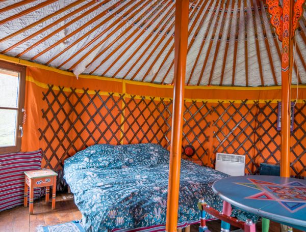 Au-Bonheur-Nomade-Yourte-Orange-Interieur-2