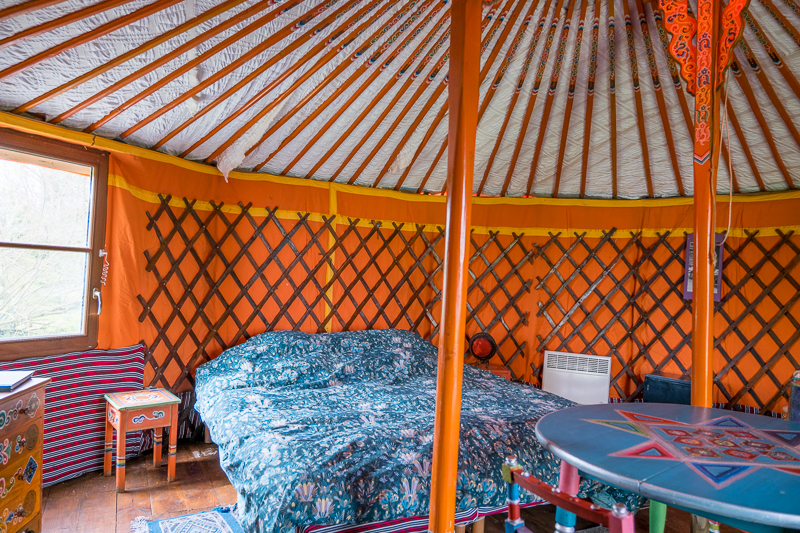 Au-Bonheur-Nomade-Yourte-Orange-Interieur-2