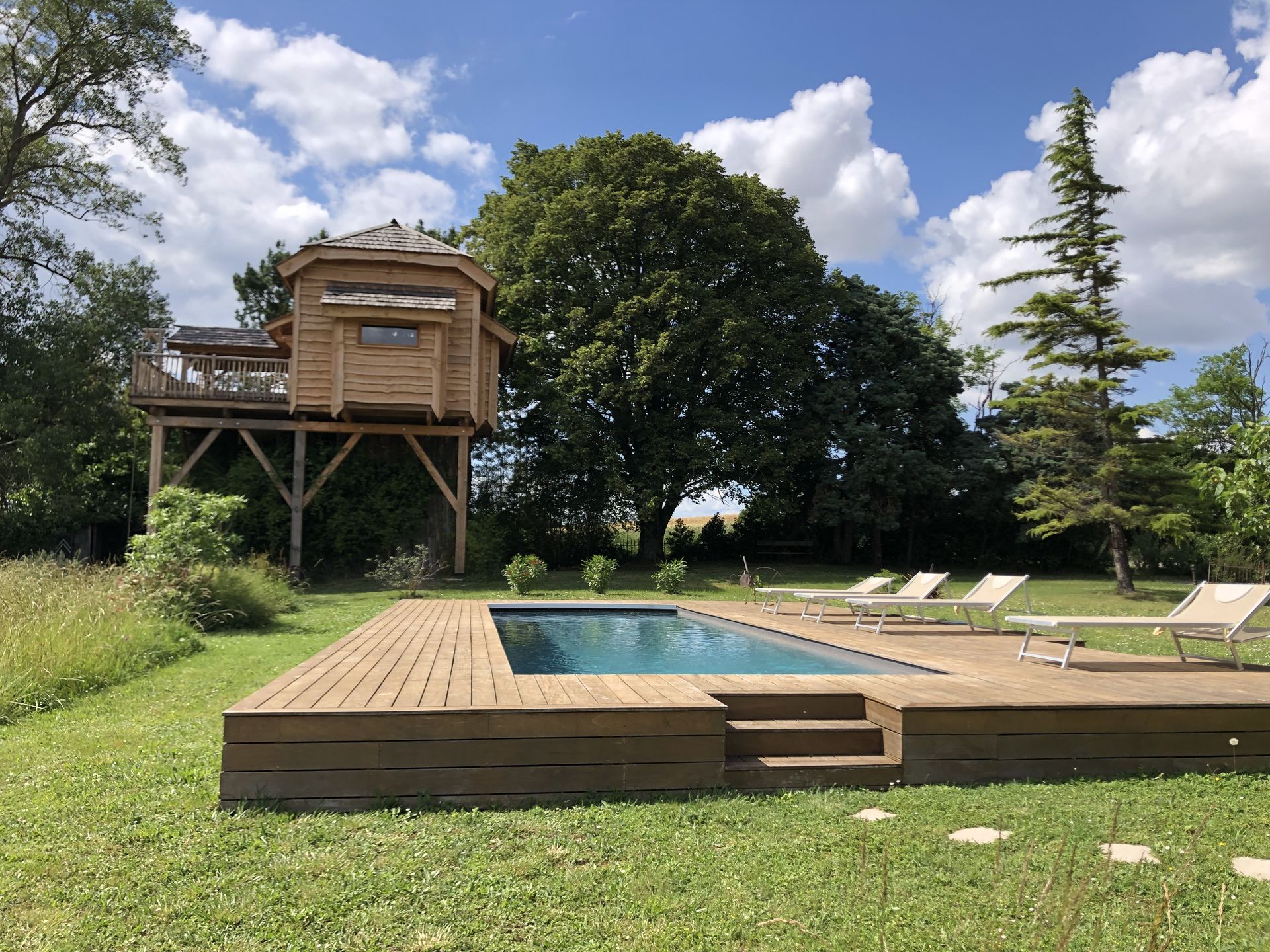 Cabane de Beauville et piscine