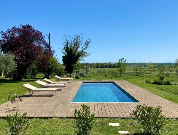 piscine vue de coté cabane_SMALL_compressed