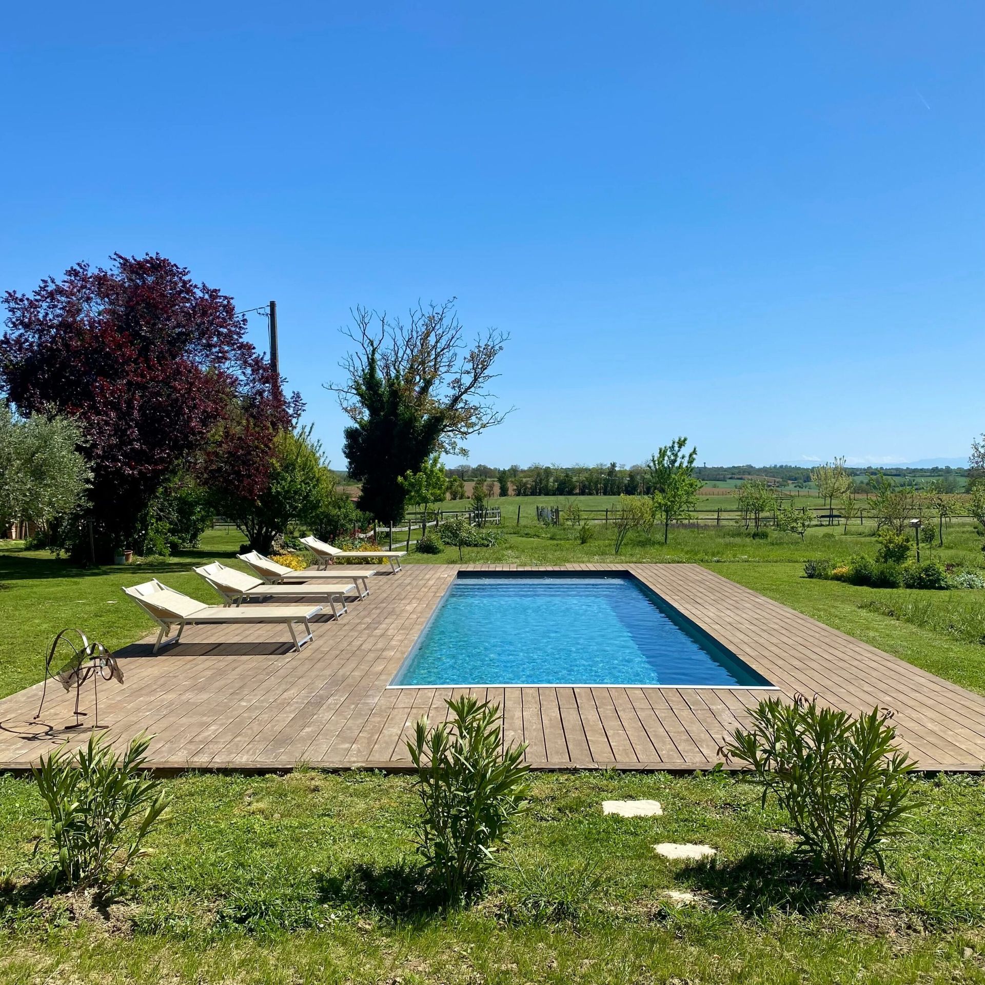 piscine vue de coté cabane_SMALL_compressed