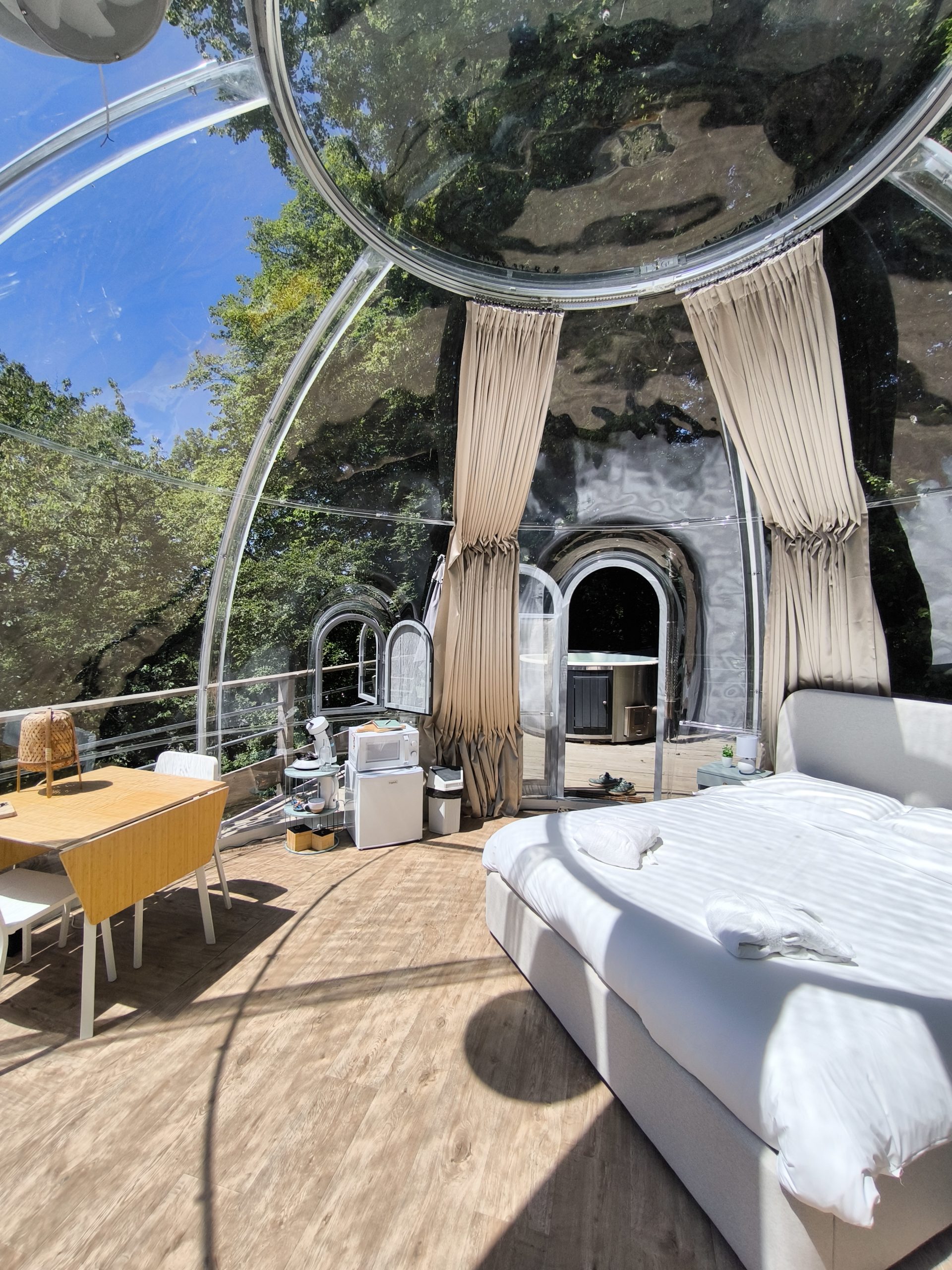 IMG_20250528_145838 Hébergement insolite : bulle transparente au milieu des arbres, offrant une vue imprenable sur le