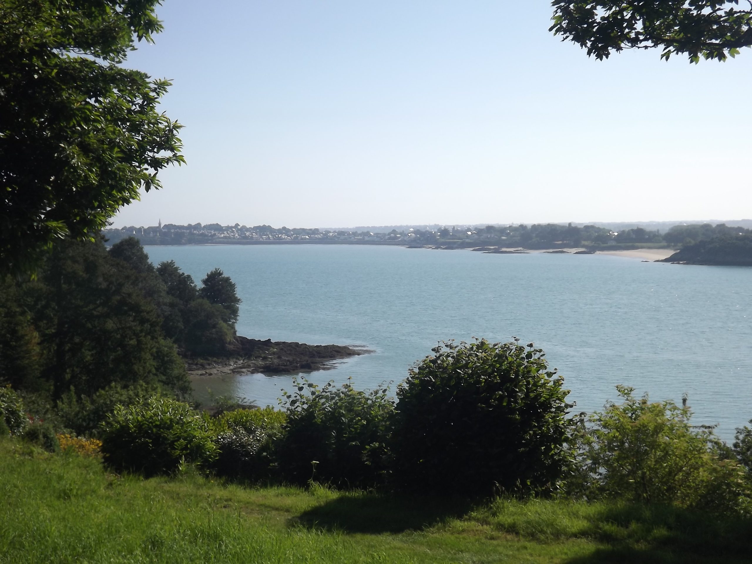 au bout de la pelouse, chateau du val d'Arguenon