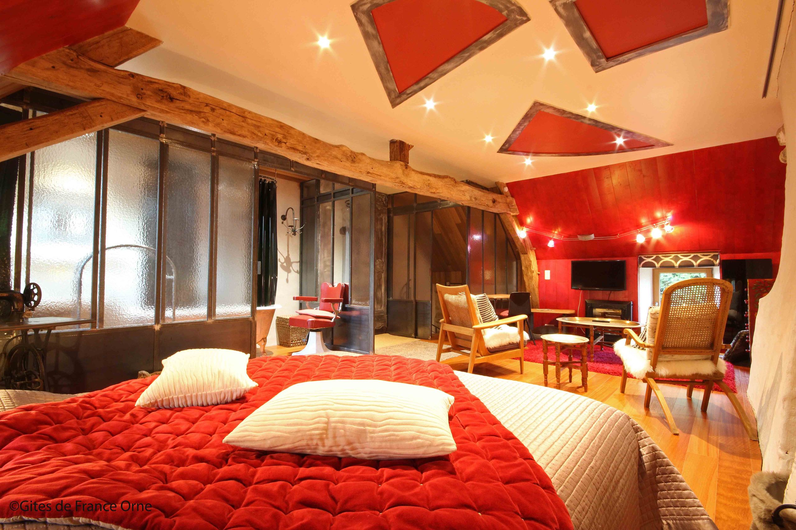 Chambre_nuit-insolite_La-Lande-de-Goult©GDF61-12