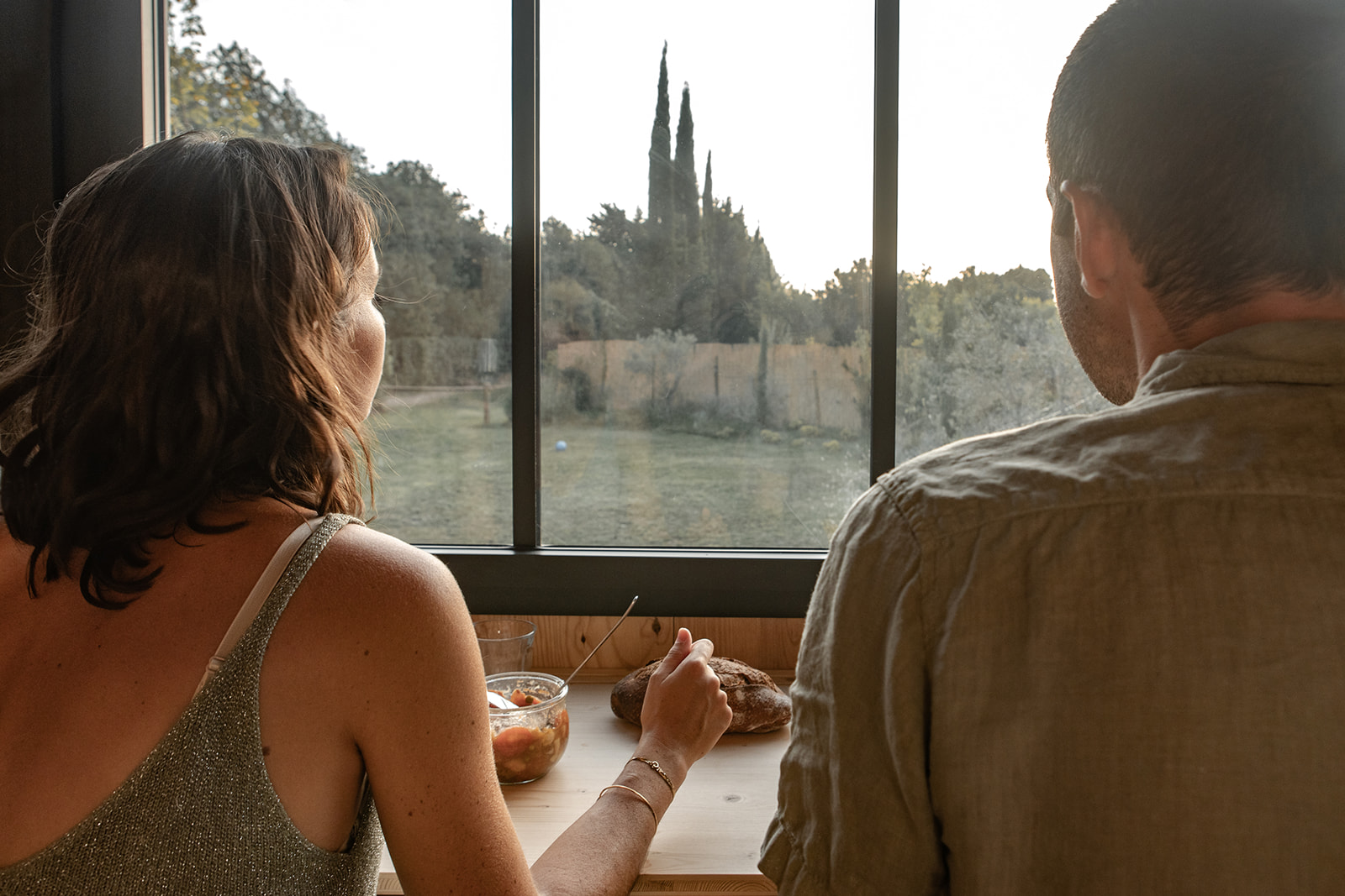 tiny-aout-103 Un hébergement insolite avec vue sur la nature, idéal pour un moment de détente.